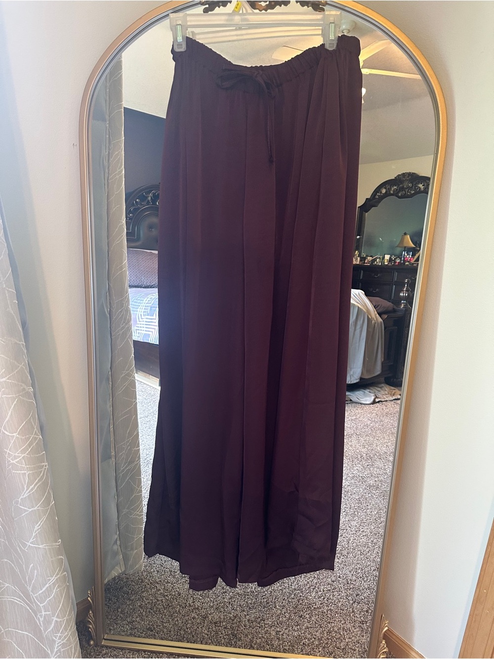 Women's Plum Drawstring Maxi pants 👖
Skirt burgundy ♥️